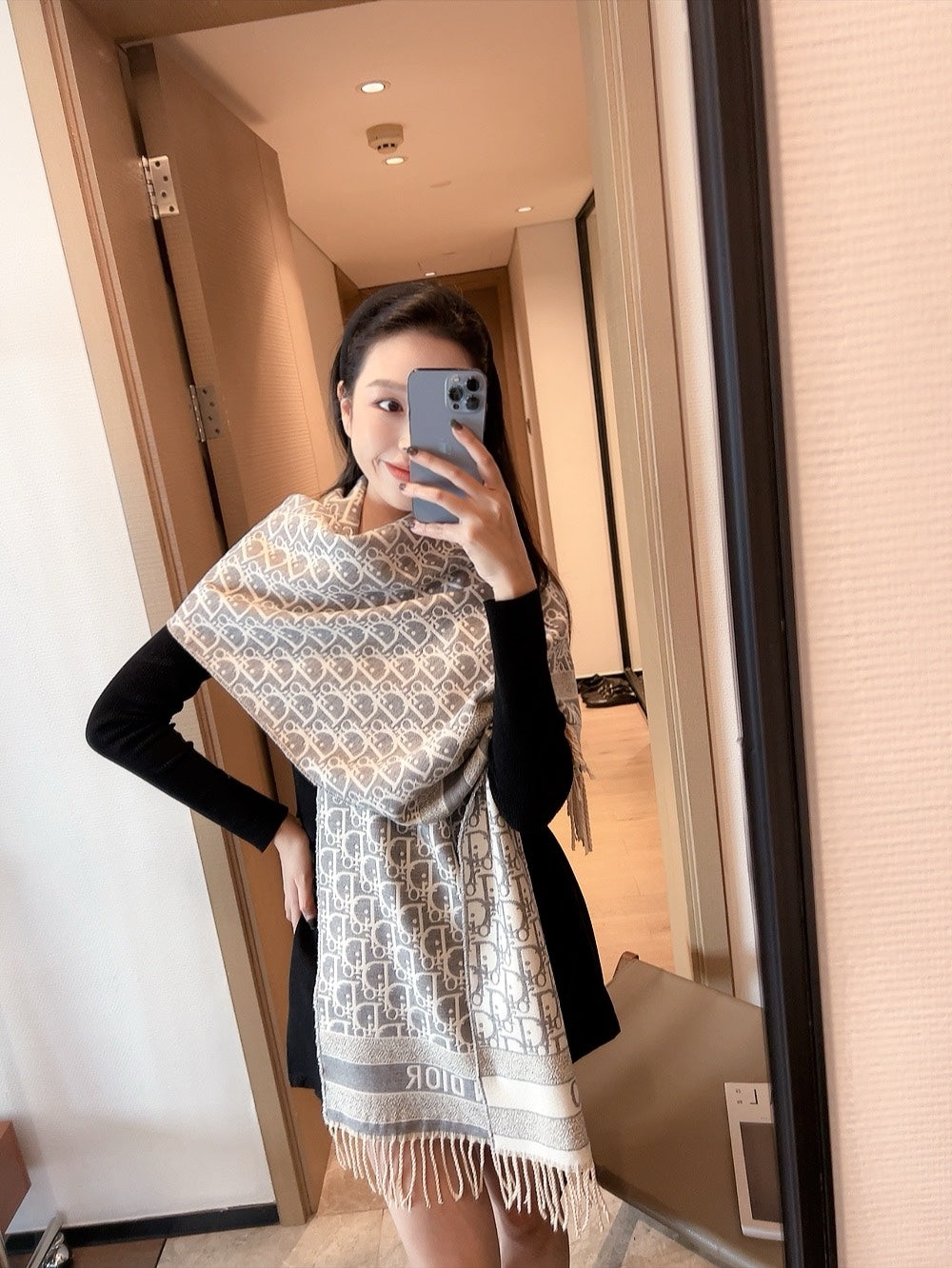 185ZD7WDE Stylish Winter Scarves