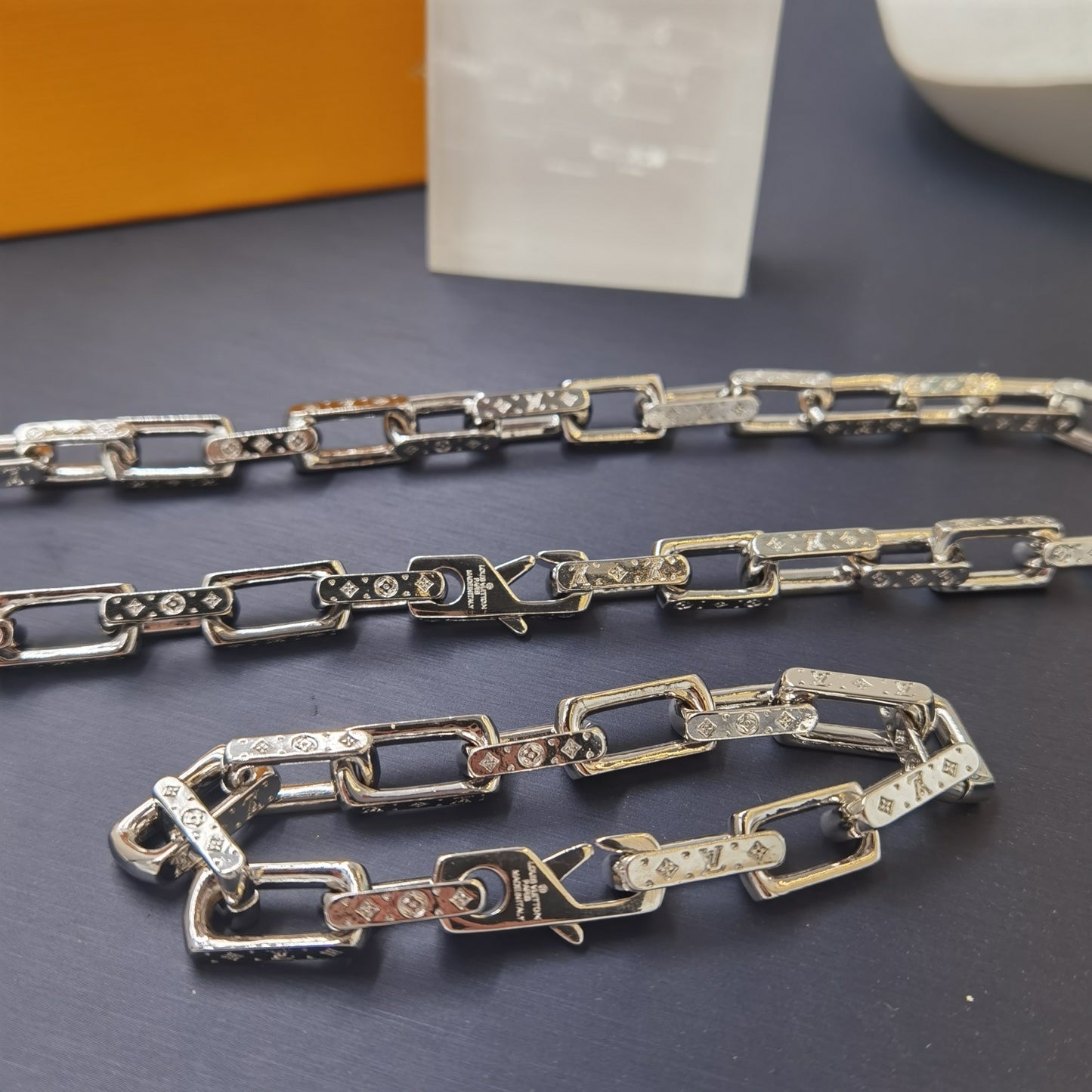 1YE352XDE Stylish Bracelets Necklaces