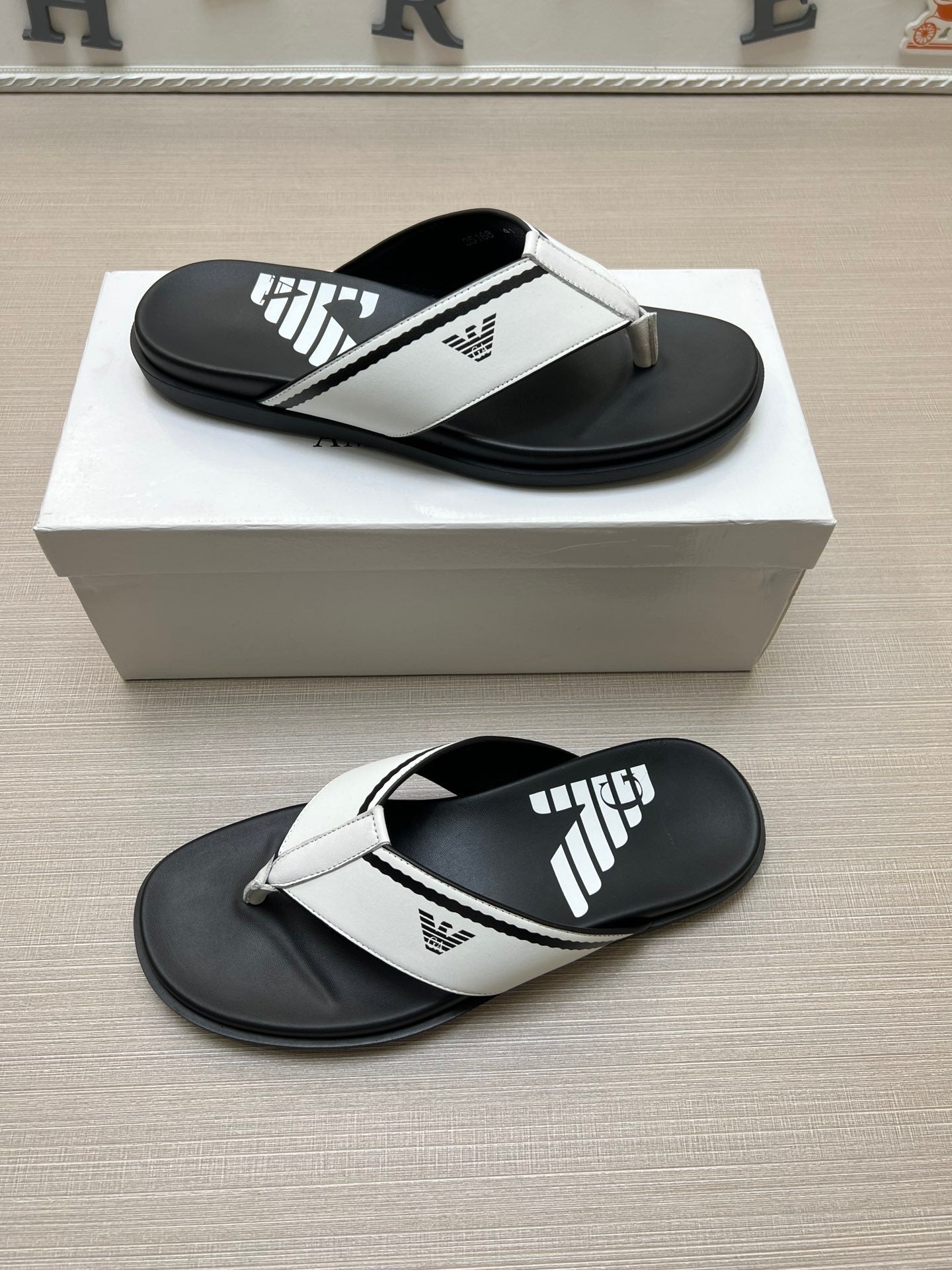 54A103ZDE Stylish slippers