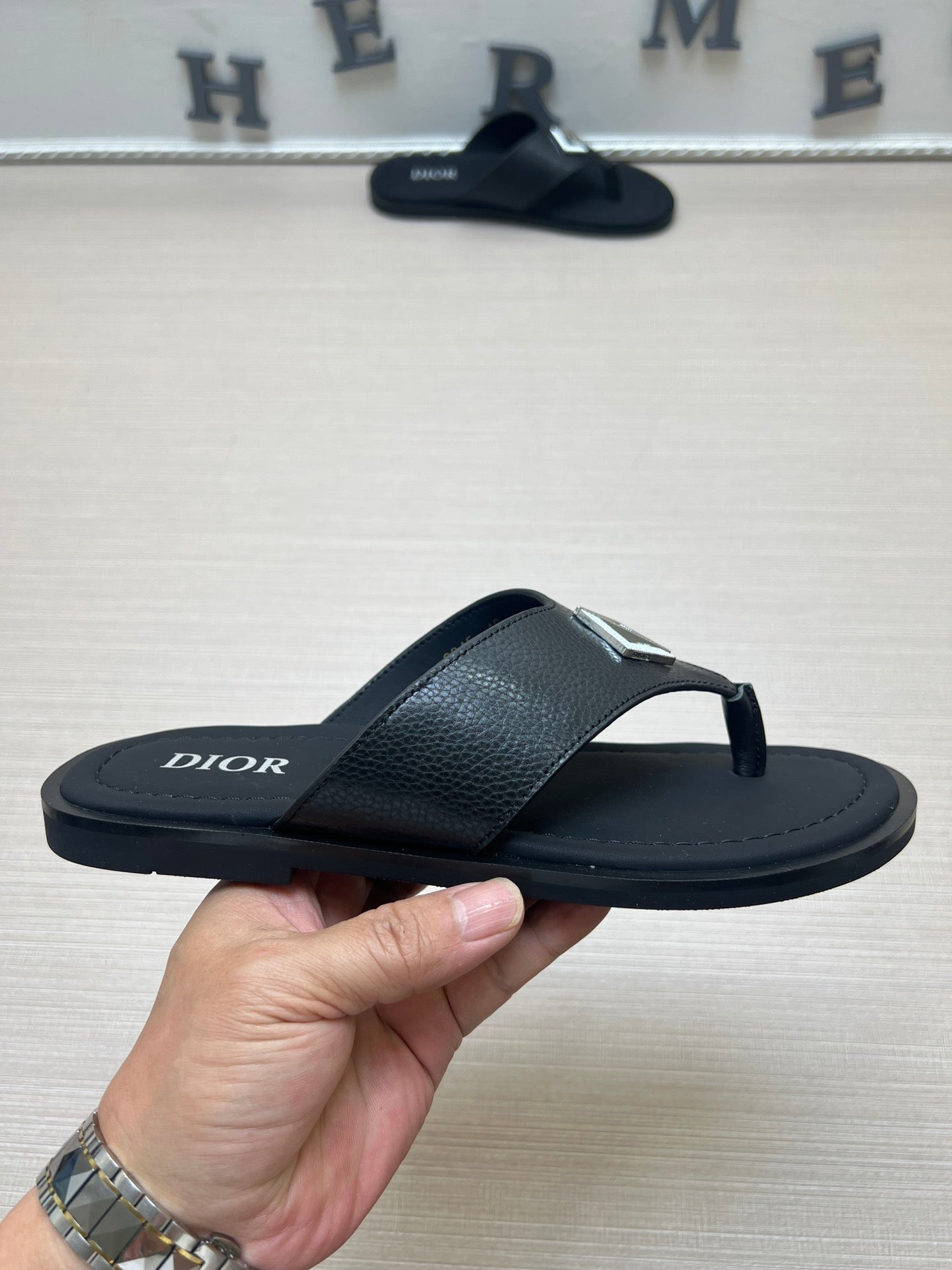 54D77ZDE Stylish slippers