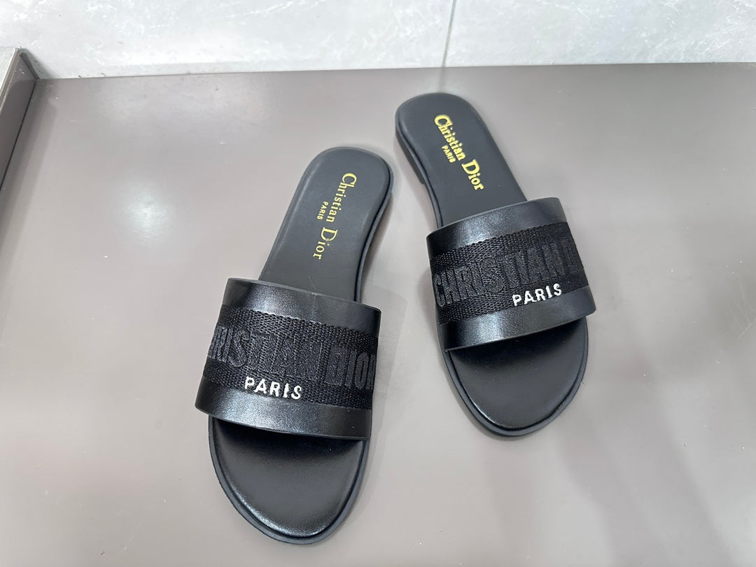 14D32ZDE Stylish slippers