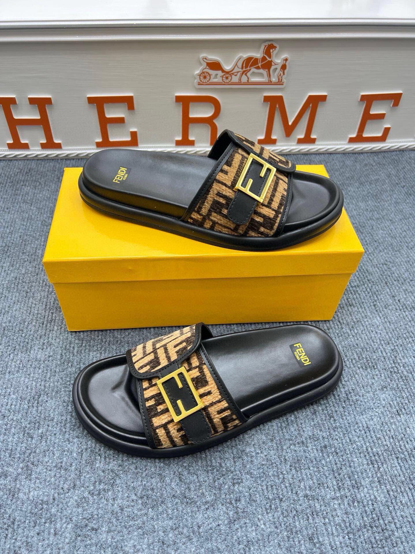 54F37ZDE Stylish slippers