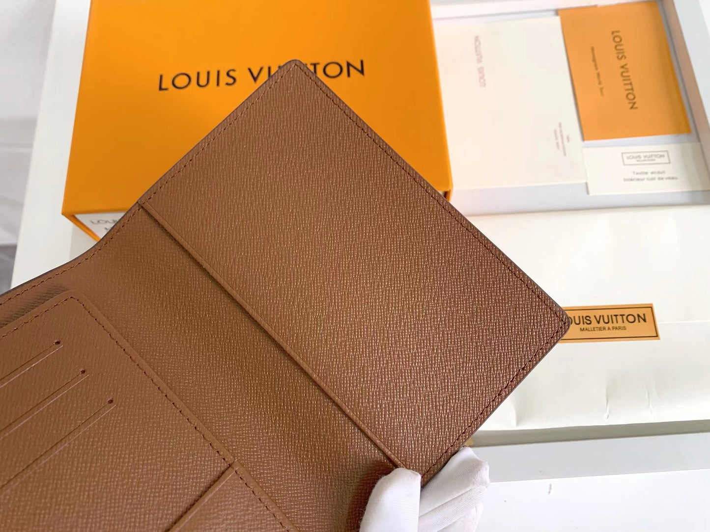 AE300BDE Stylish leather wallets