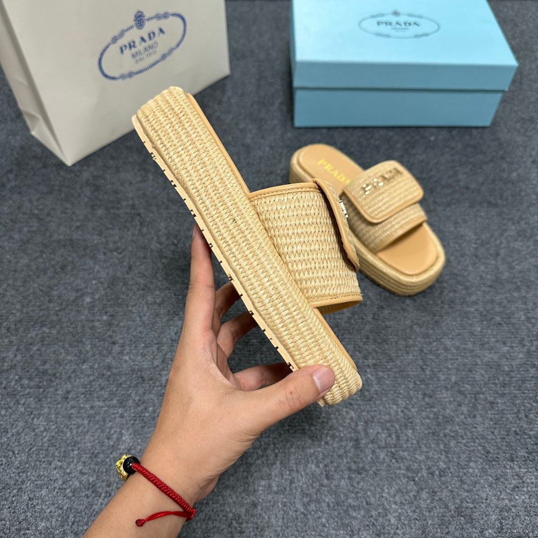 14PD24ZDE Stylish slippers