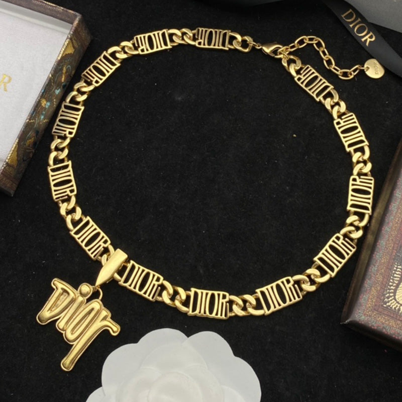 1YD192XDE Stylish Necklaces