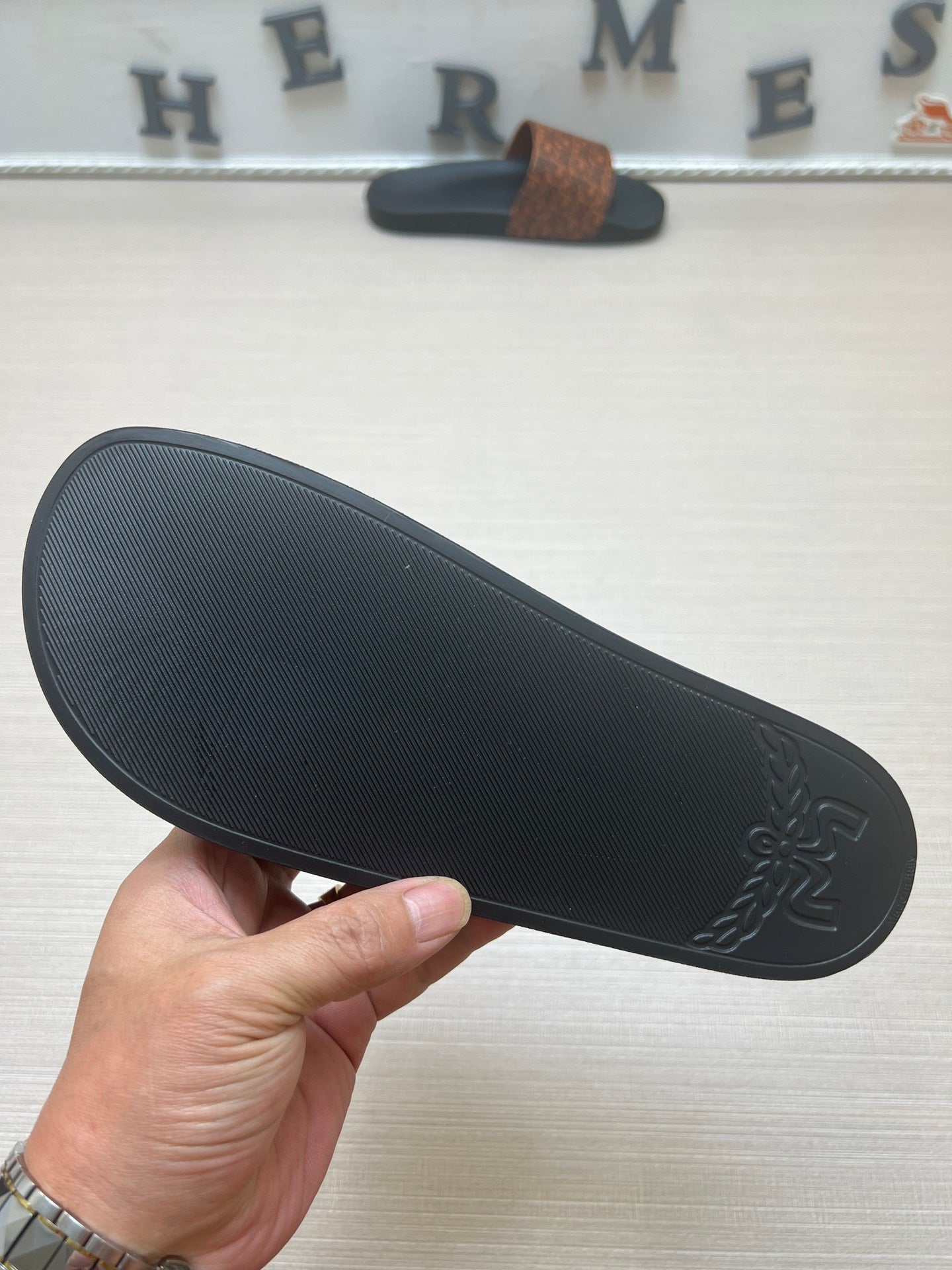54M45ZDE Stylish slippers