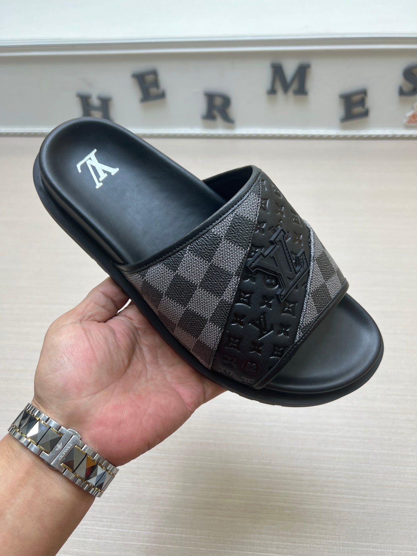 54E2ZDE Stylish slippers