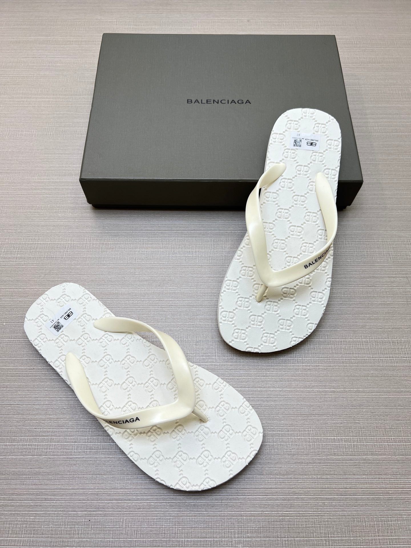 5QB16ZDE Stylish Slippers