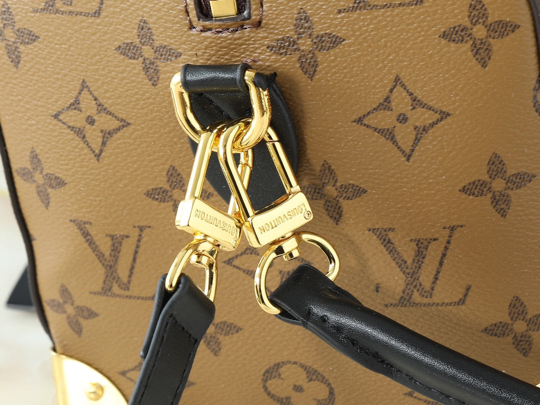 15RE52BDE Stylish leather bag