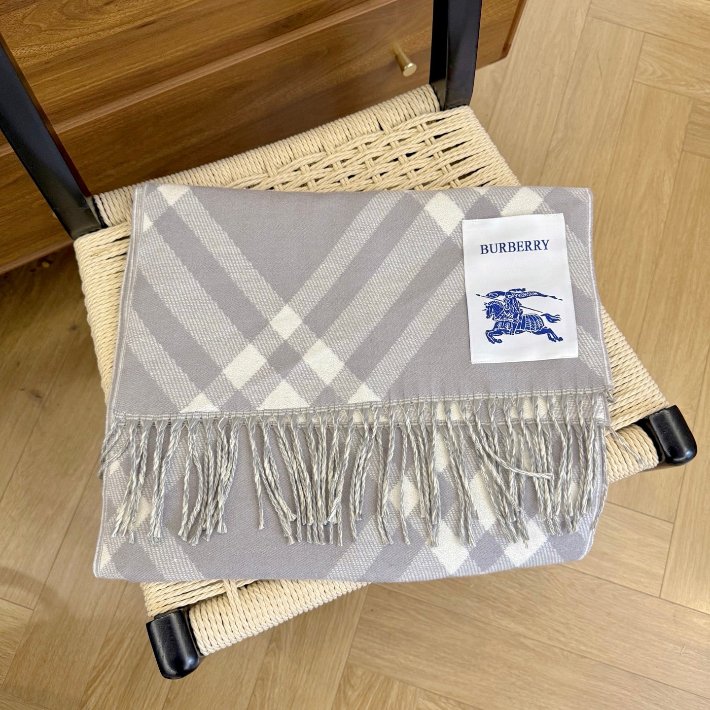 185ZR32WDE Stylish Winter Scarves