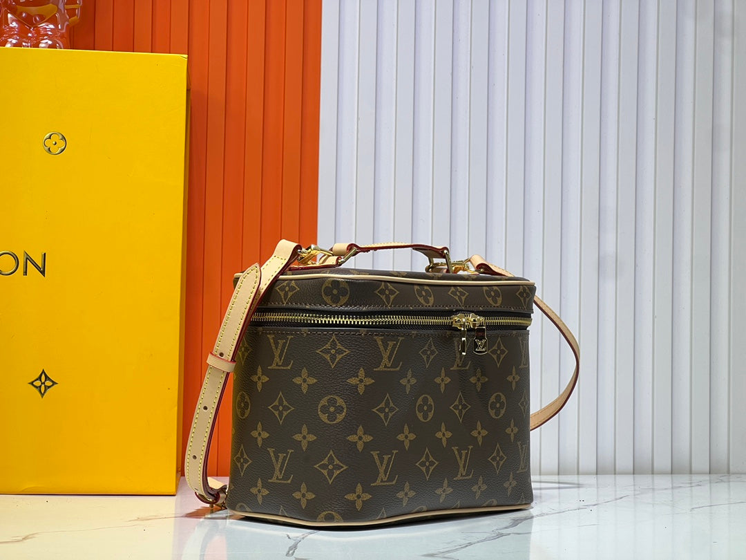 15XE10BDE Stylish leather bag