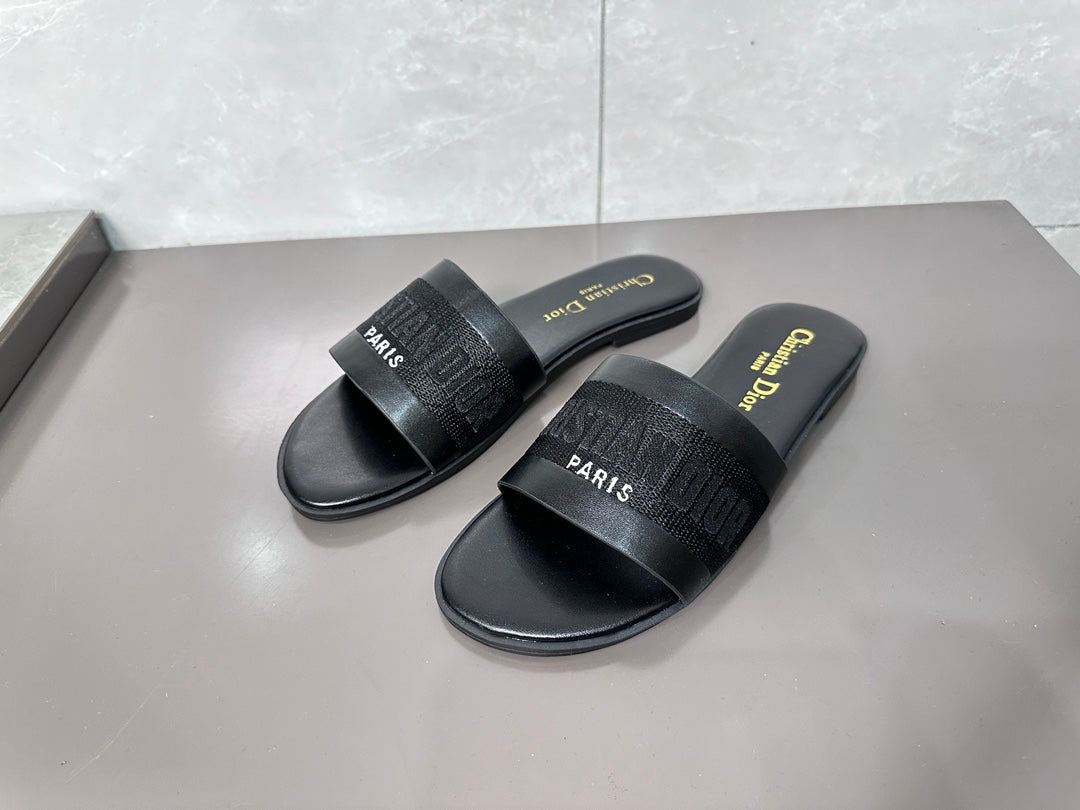 14D32ZDE Stylish slippers