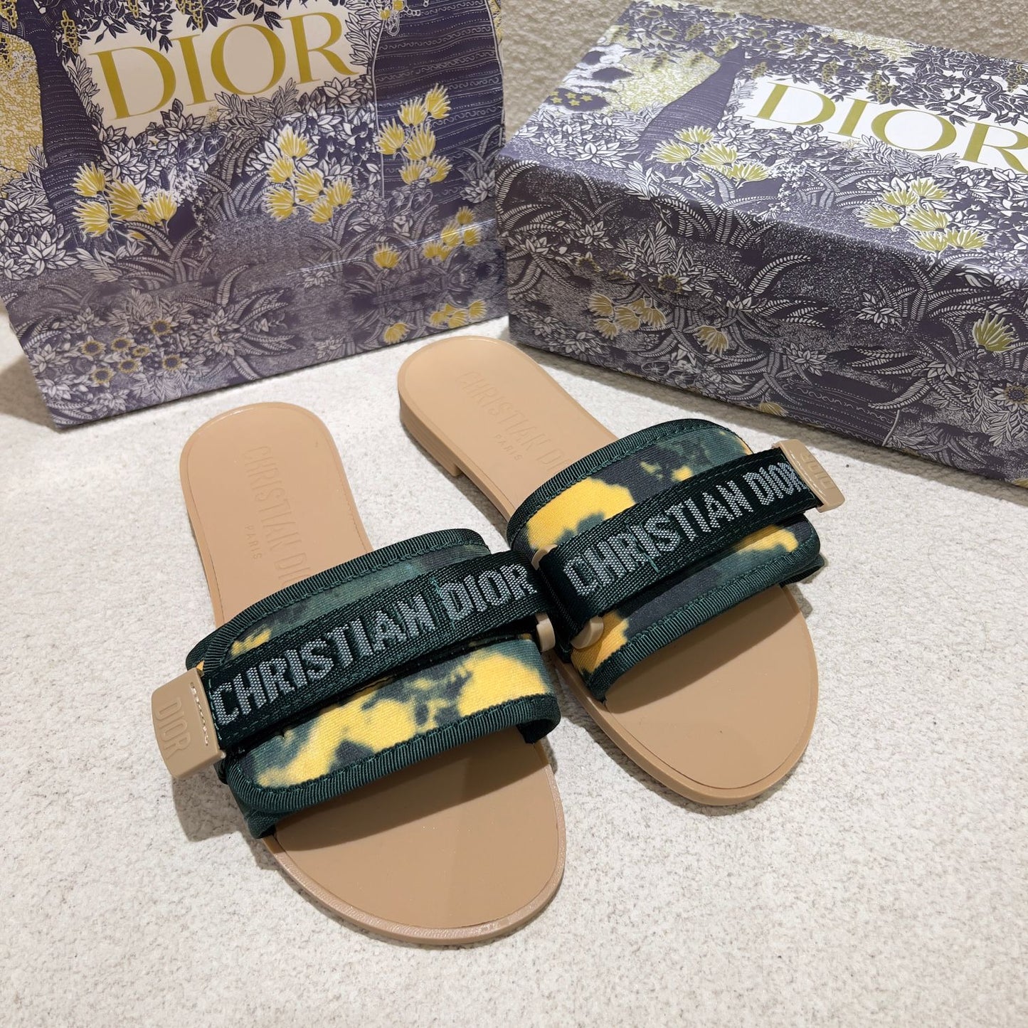 14D18ZDE Stylish slippers