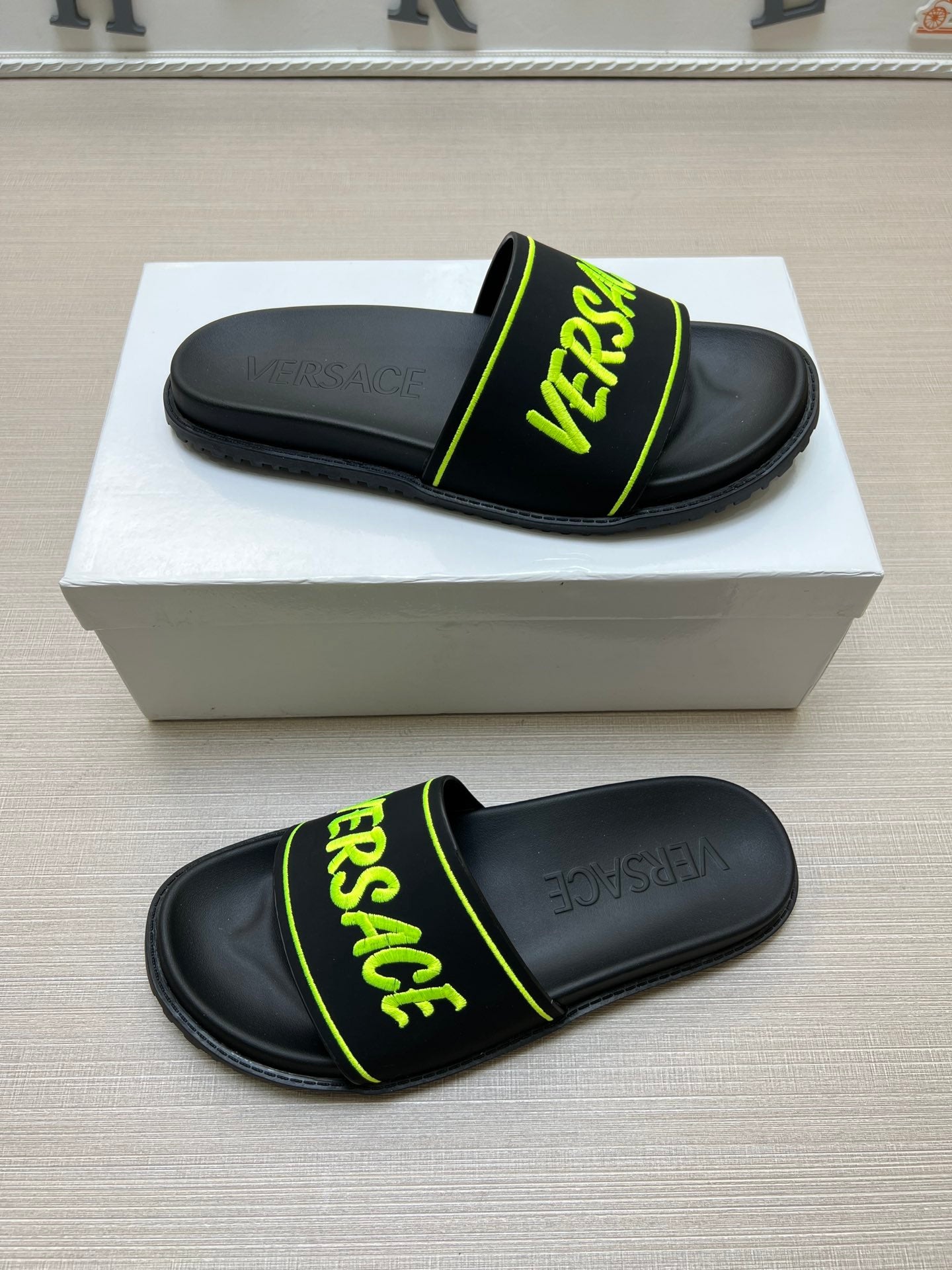 54V54ZDE Stylish slippers