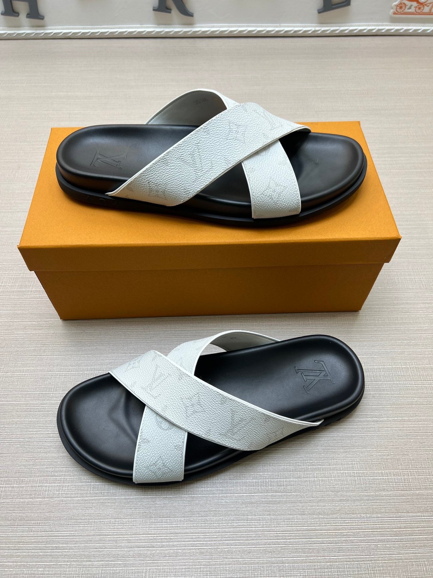 54E58ZDE Stylish slippers