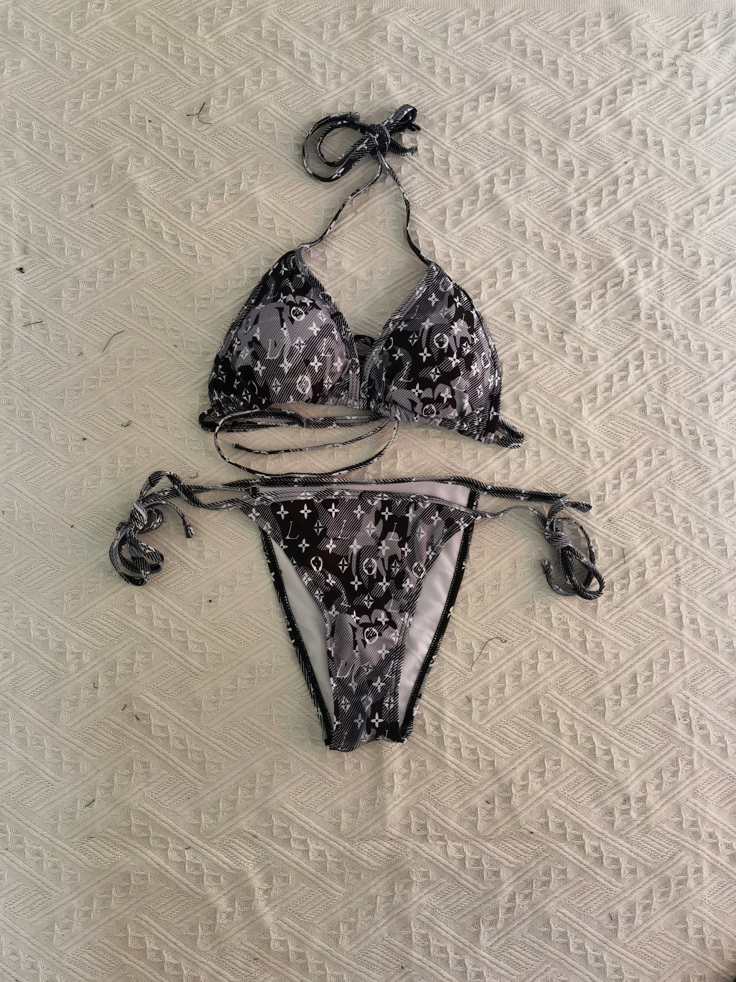 14E28YDE Stylish Bikini swimsuit