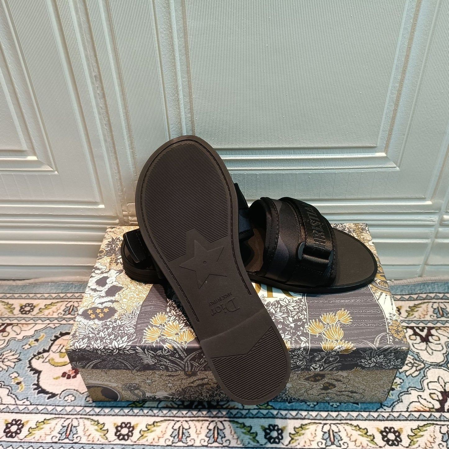 14D20ZDE Stylish Slippers