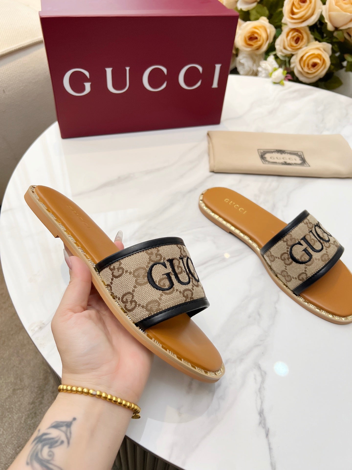 255QB29ZDE Stylish leather Slippers