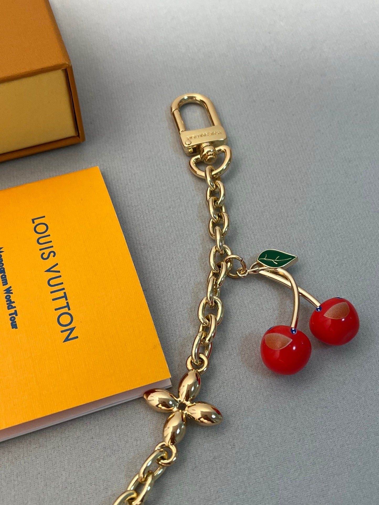 375NE3ADE Stylish Keychains