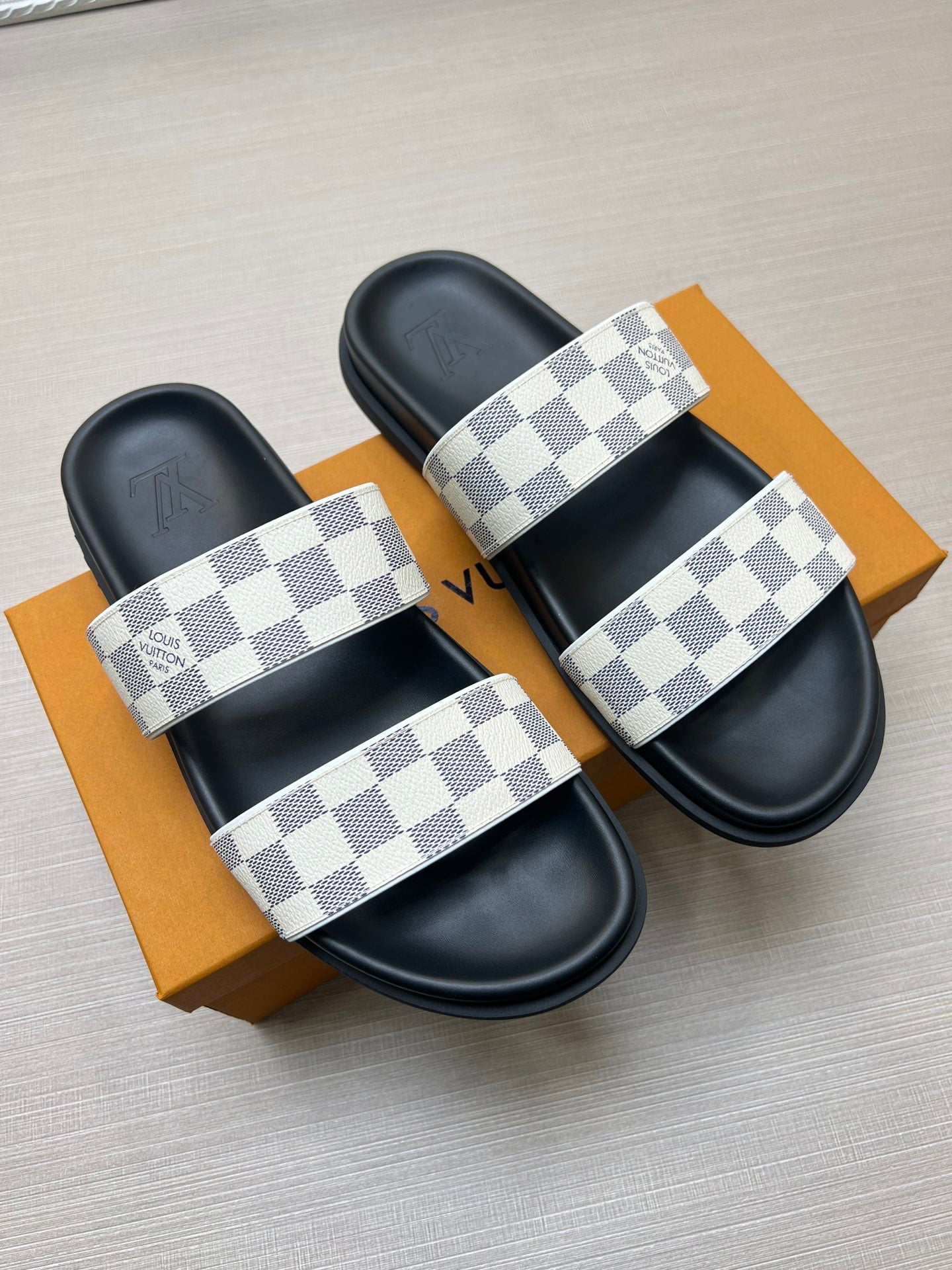 54E61ZDE Stylish slippers