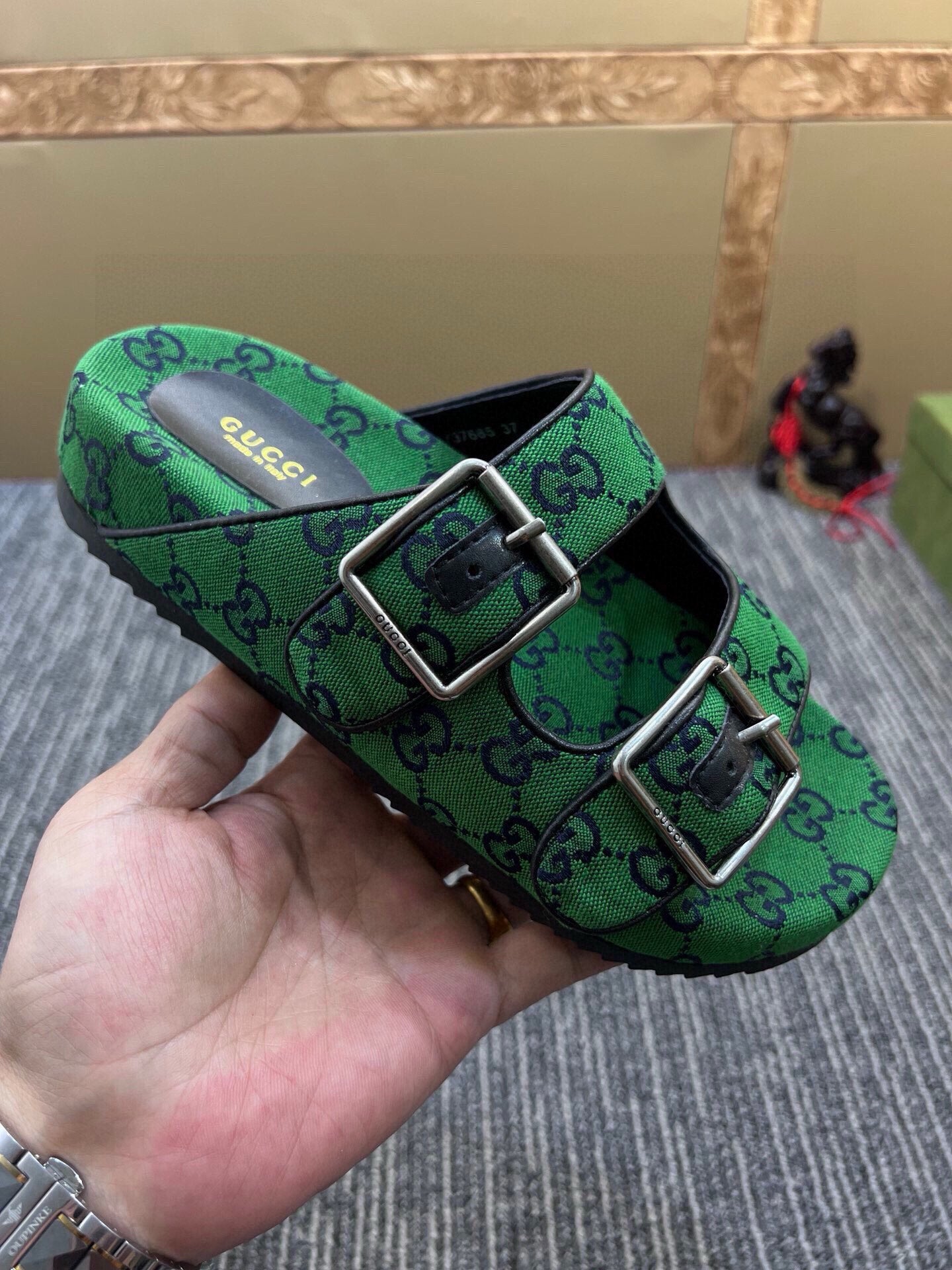 5QB17ZUE Popular shoes