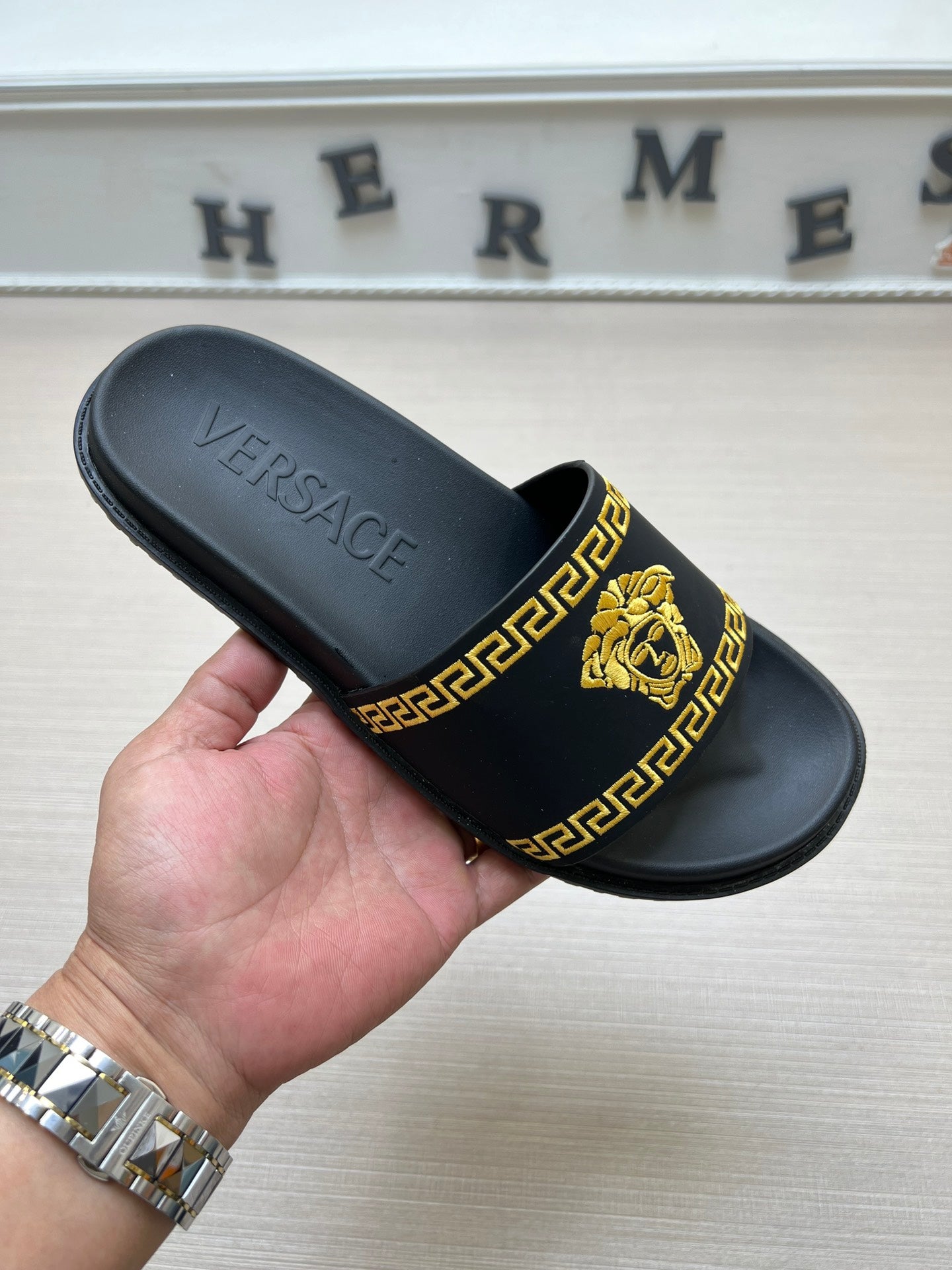 54V53ZDE Stylish slippers