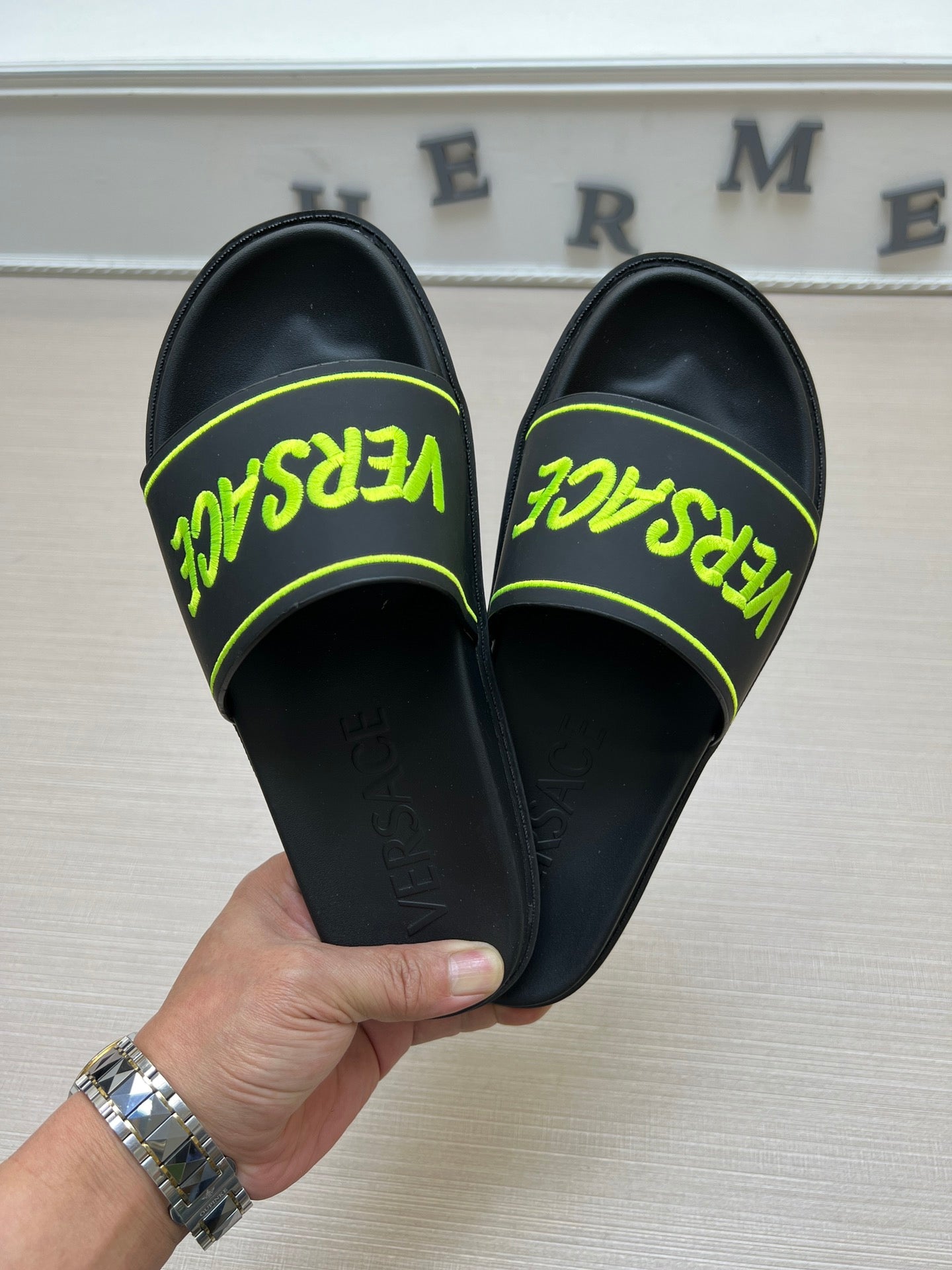 54V54ZDE Stylish slippers