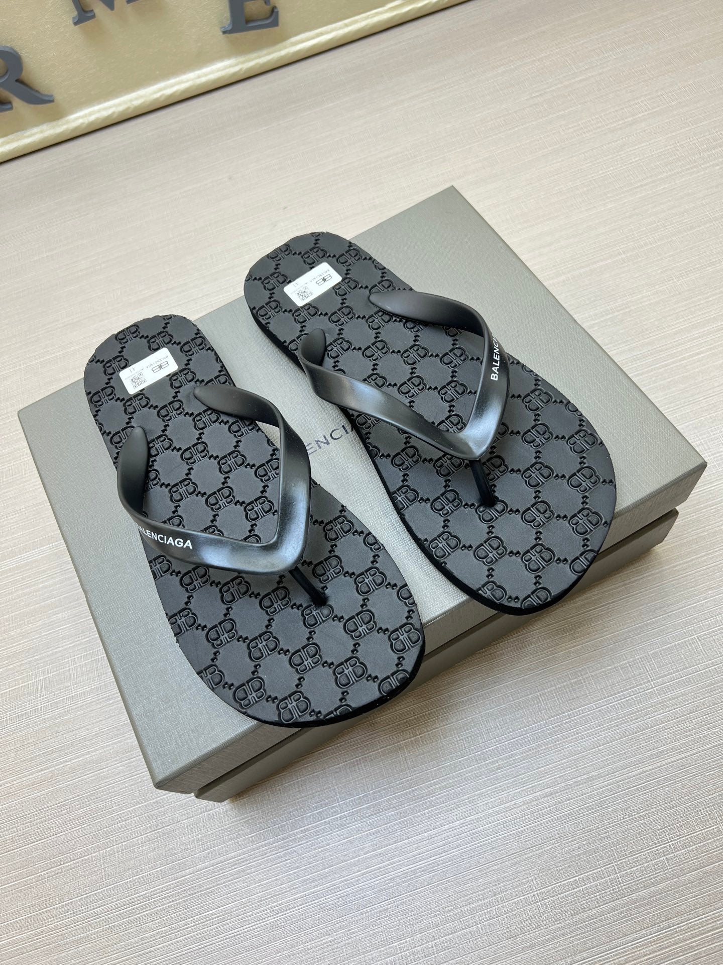 5QB16ZDE Stylish Slippers