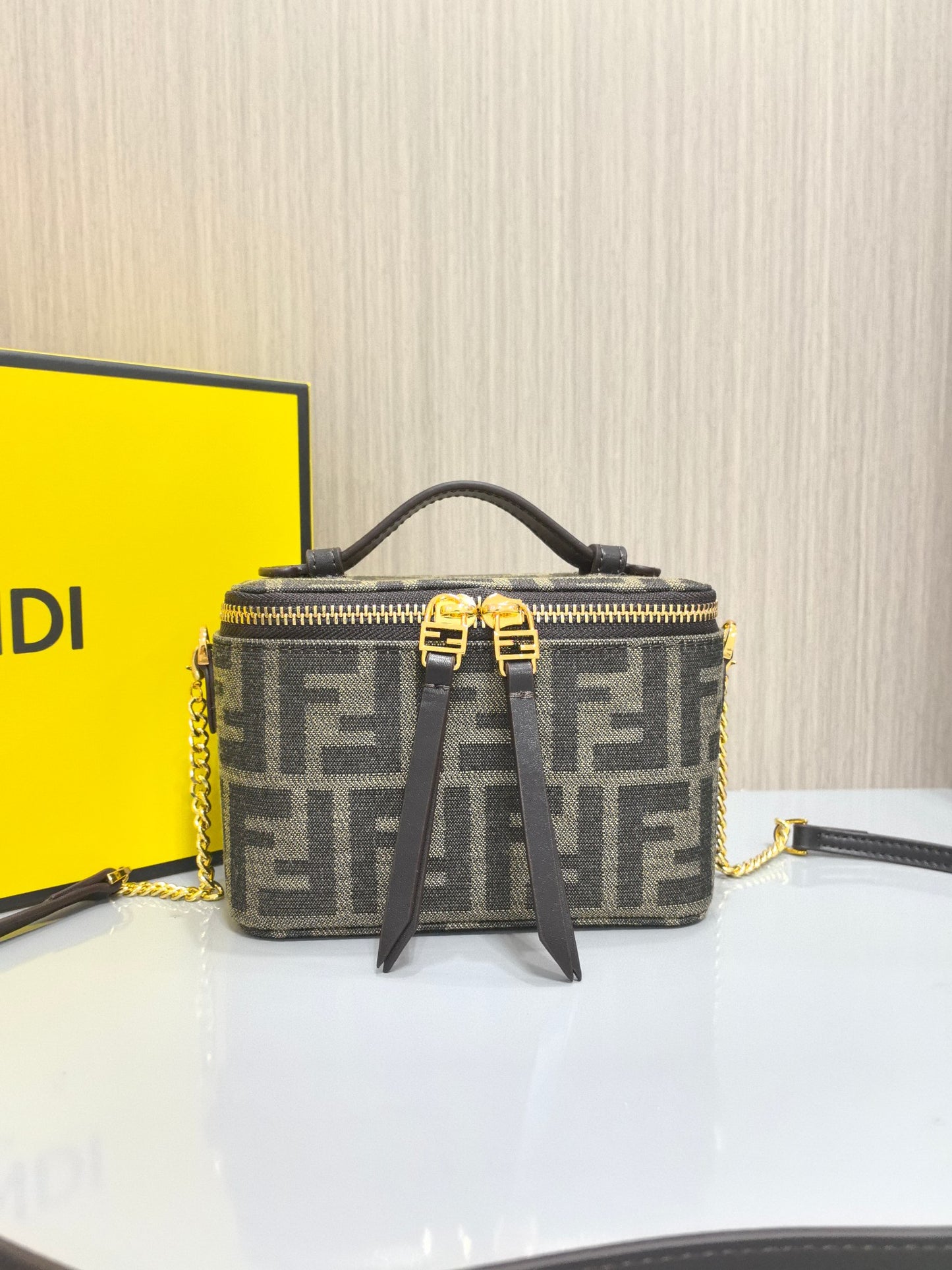15RF59BDE Stylish leather bag