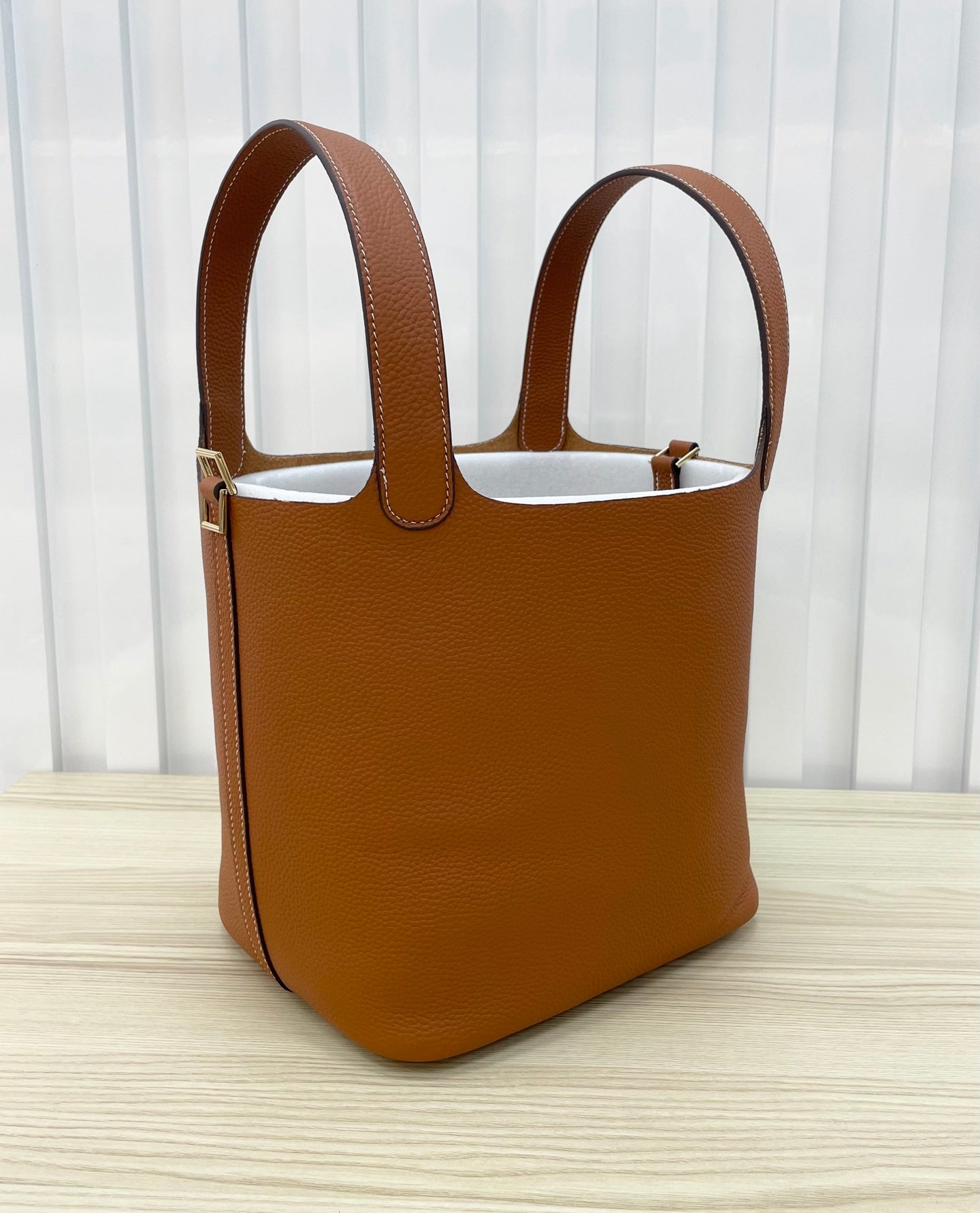 15RH6BDE Stylish leather bag