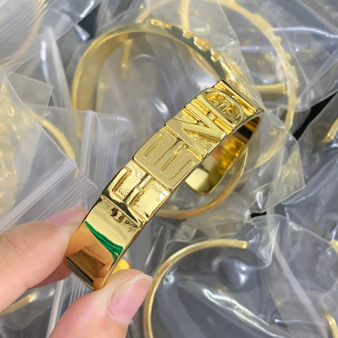 84F42KDE Stylish Bracelets