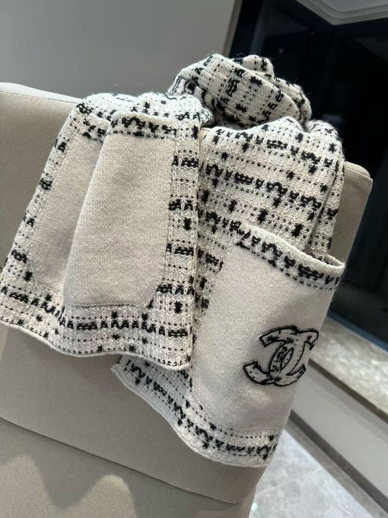 175RC58WDE Stylish Winter Scarves