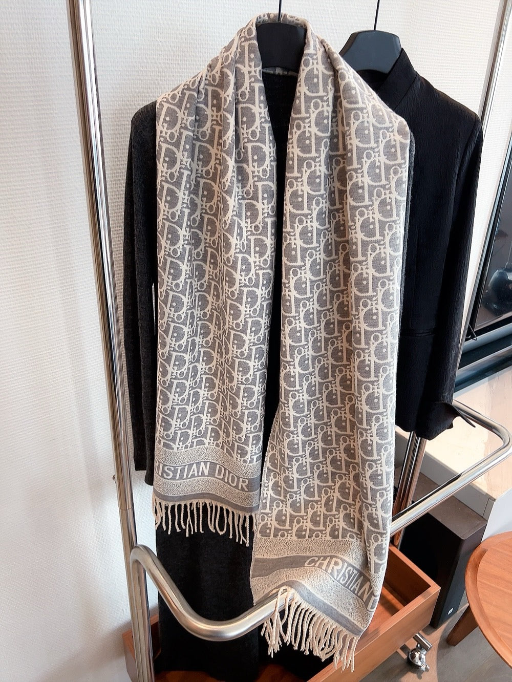 185ZD7WDE Stylish Winter Scarves