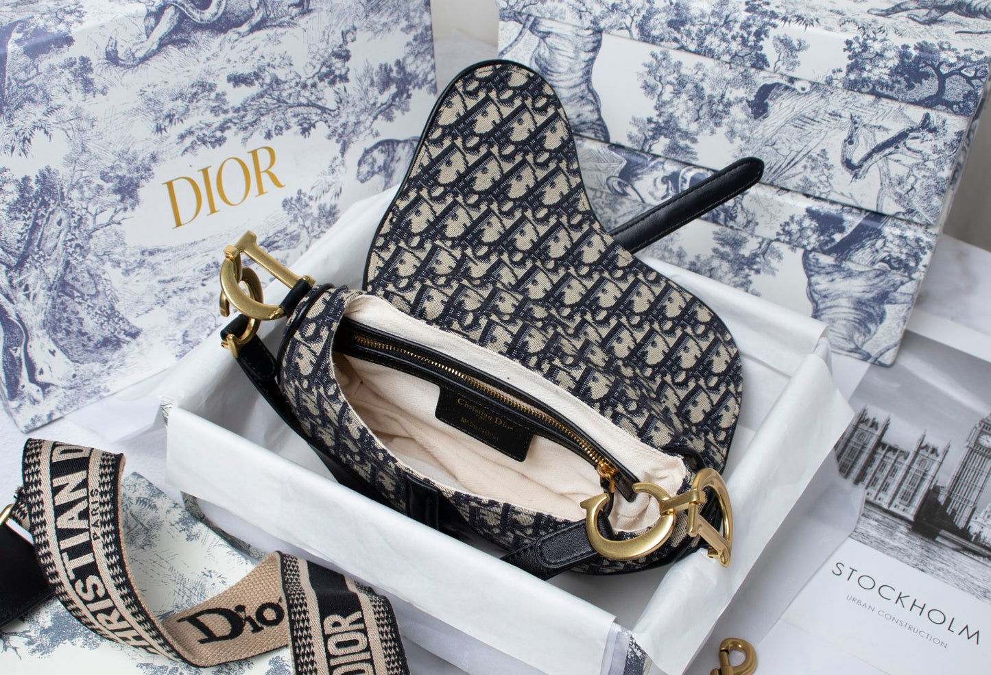 5D12BDE Stylish leather bag
