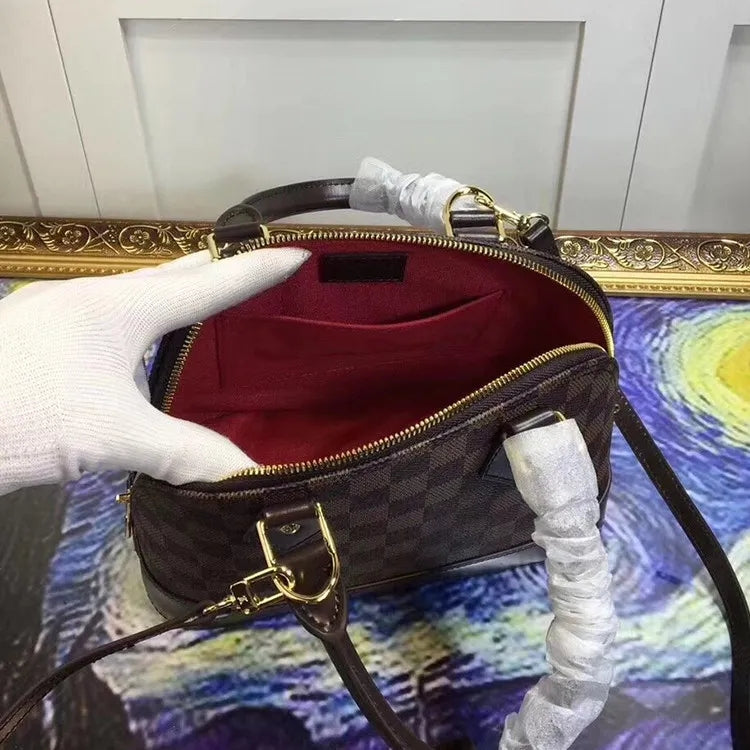 165XE27BDE Stylish leather bag