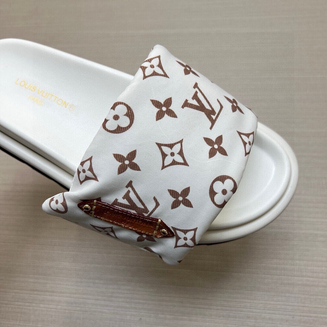 5QE9ZDE Stylish Slippers