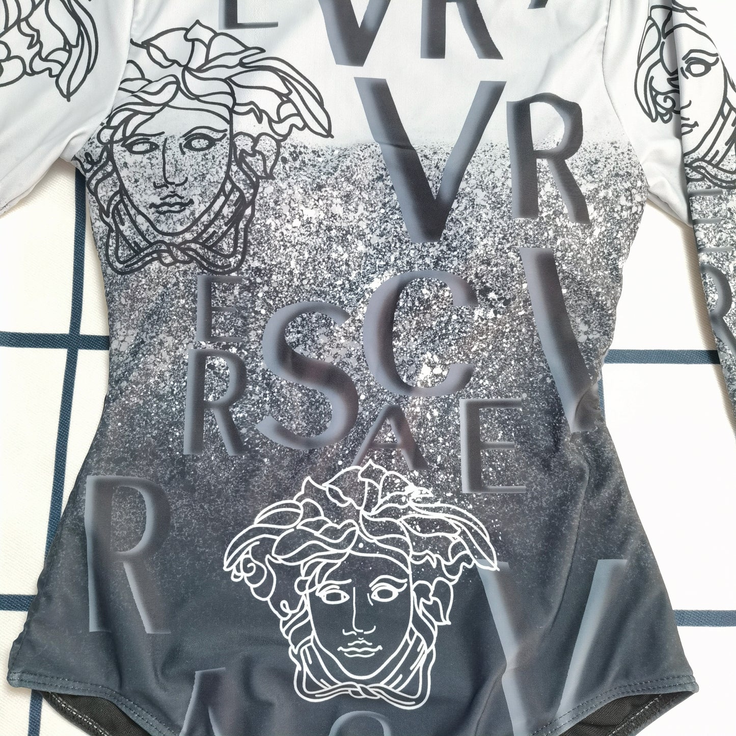 14V108YDE Stylish Long sleeve swimsuit