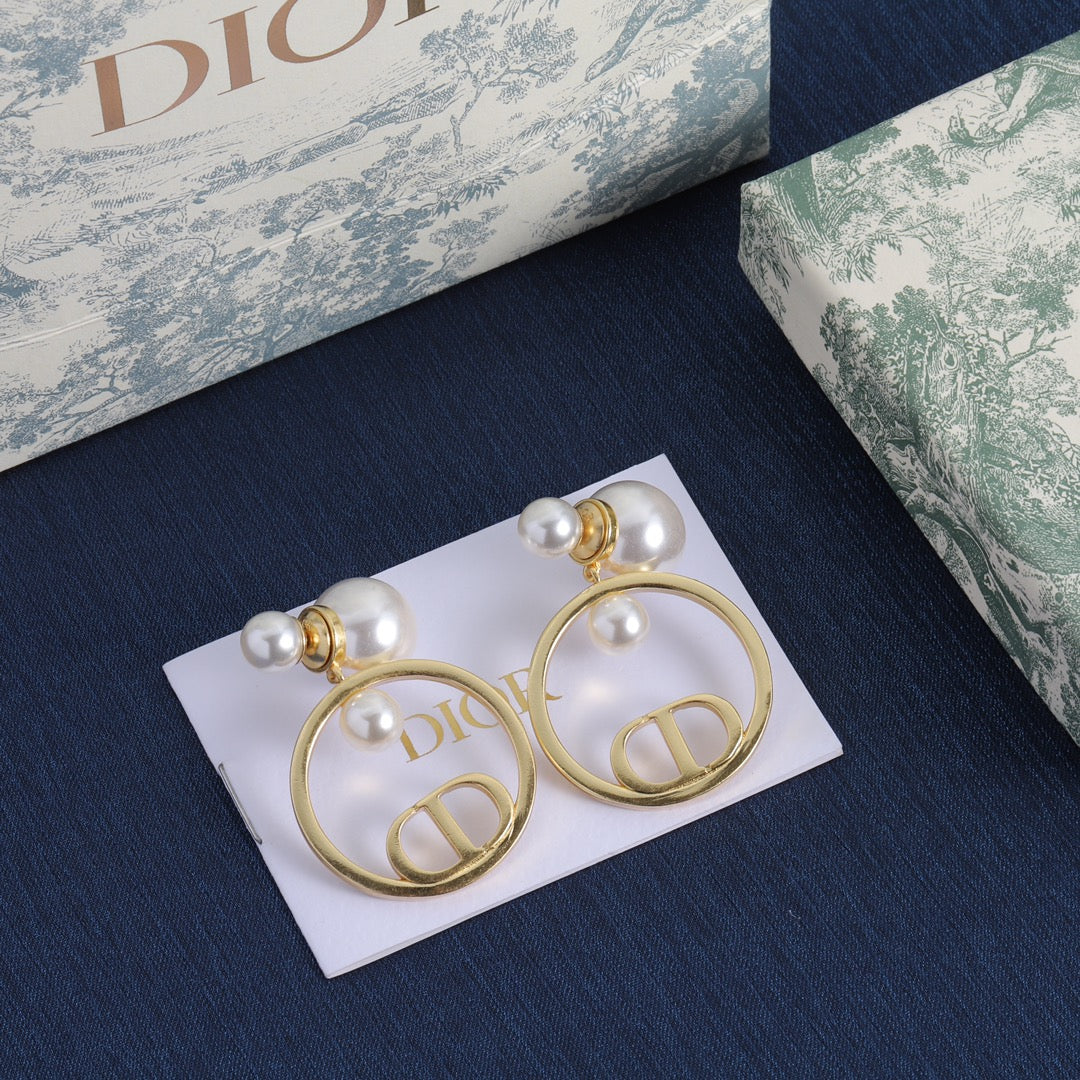 14D945EDE Stylish Earrings