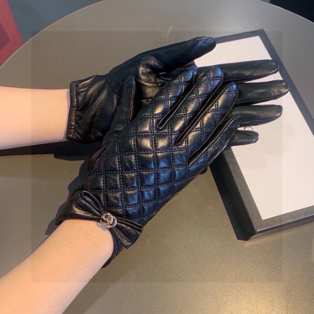 14B7SDE Stylish sheepskin gloves