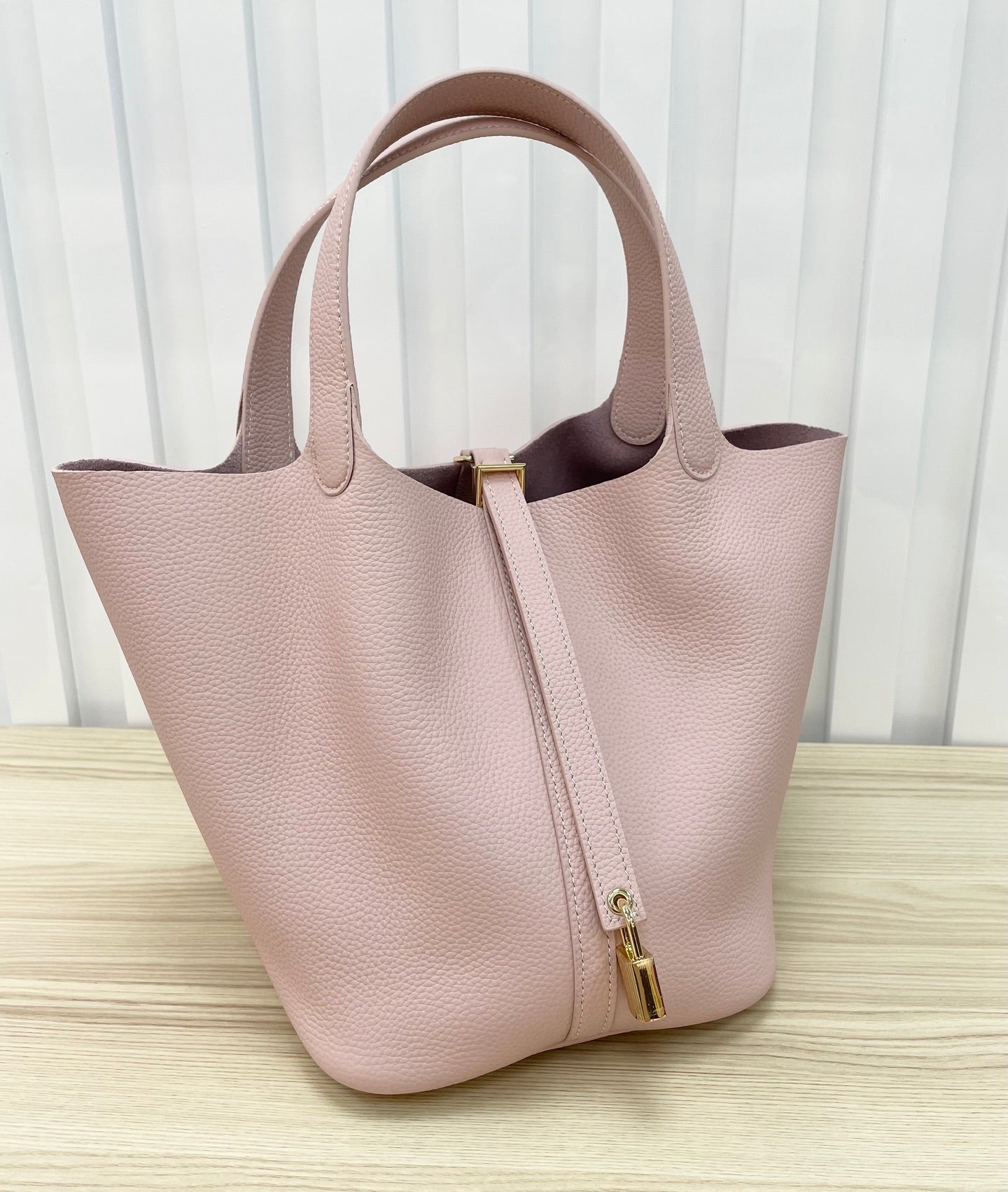 15RH6BDE Stylish leather bag
