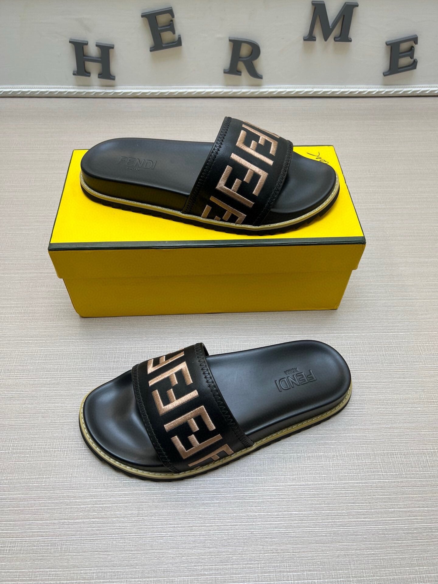 54F25ZDE Stylish slippers