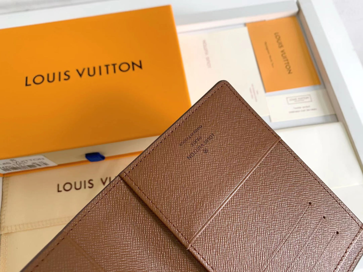 AE300BDE Stylish leather wallets