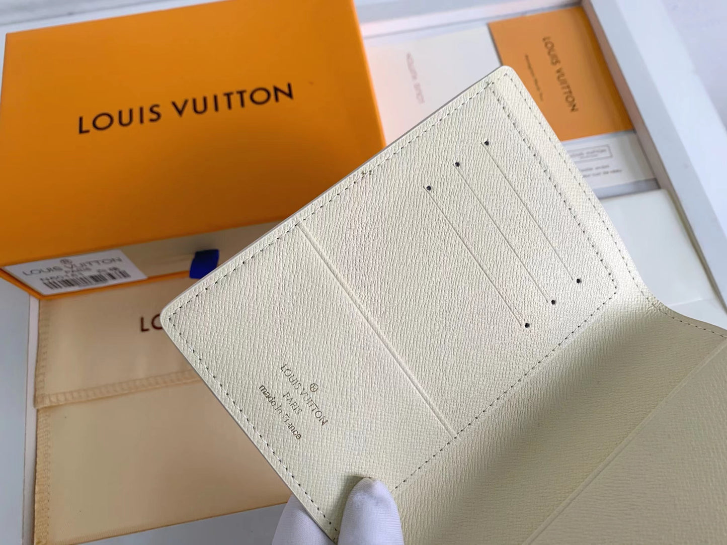 AE300BDE Stylish leather wallets
