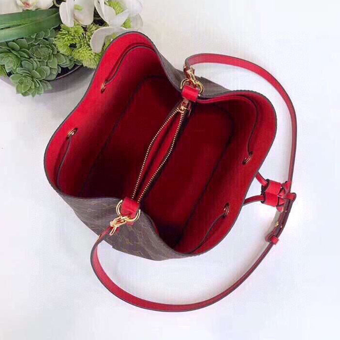 3E81BDE Stylish leather bag