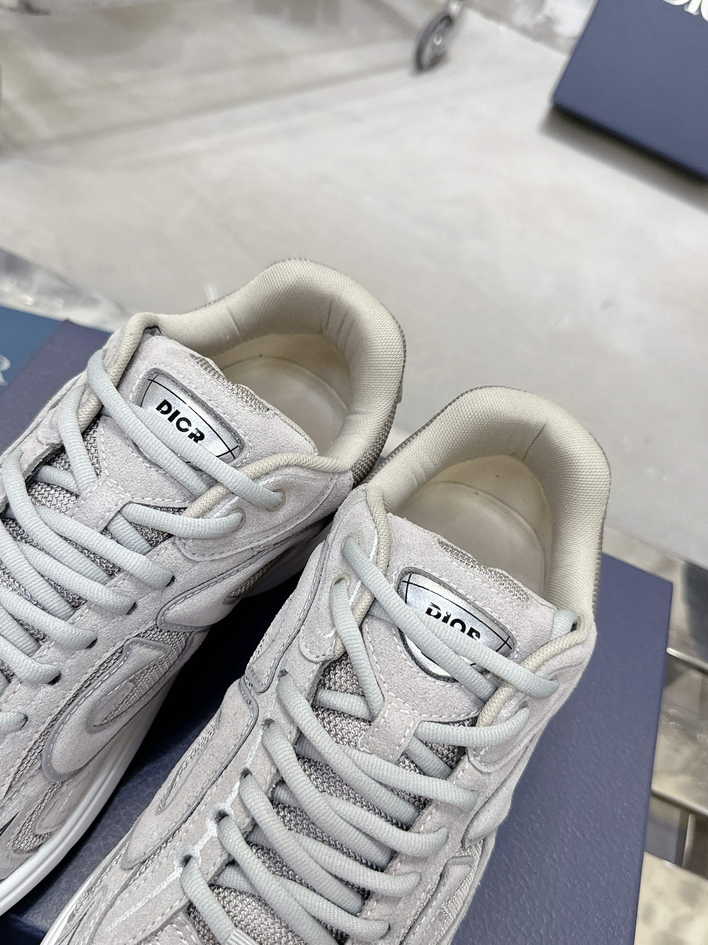 245RD2ZDE Stylish Sneakers