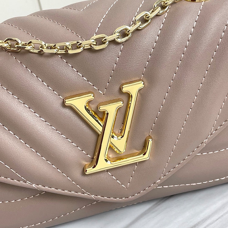 AE028BDE Stylish leather bag