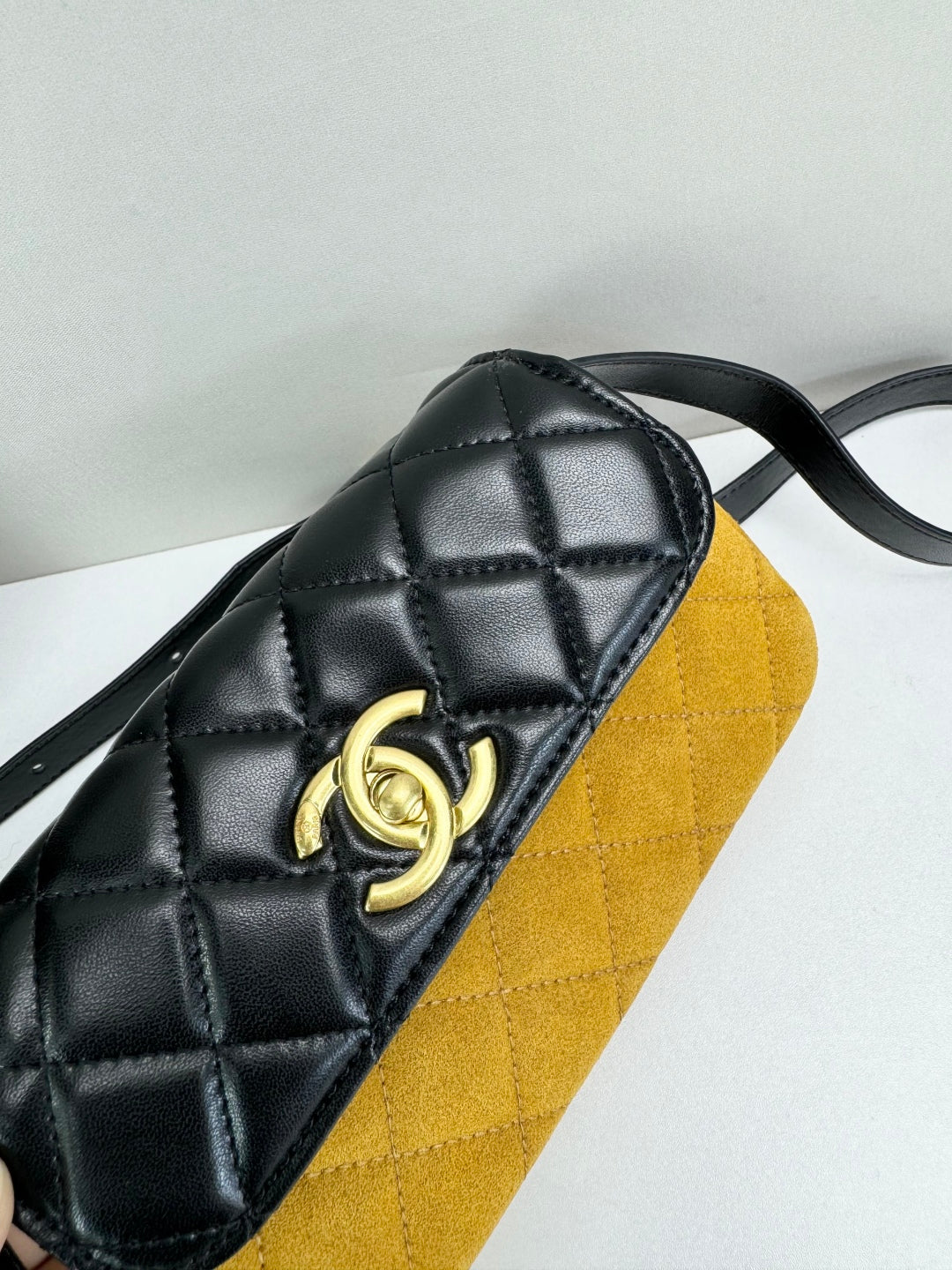 15RC61BDE Stylish leather bag