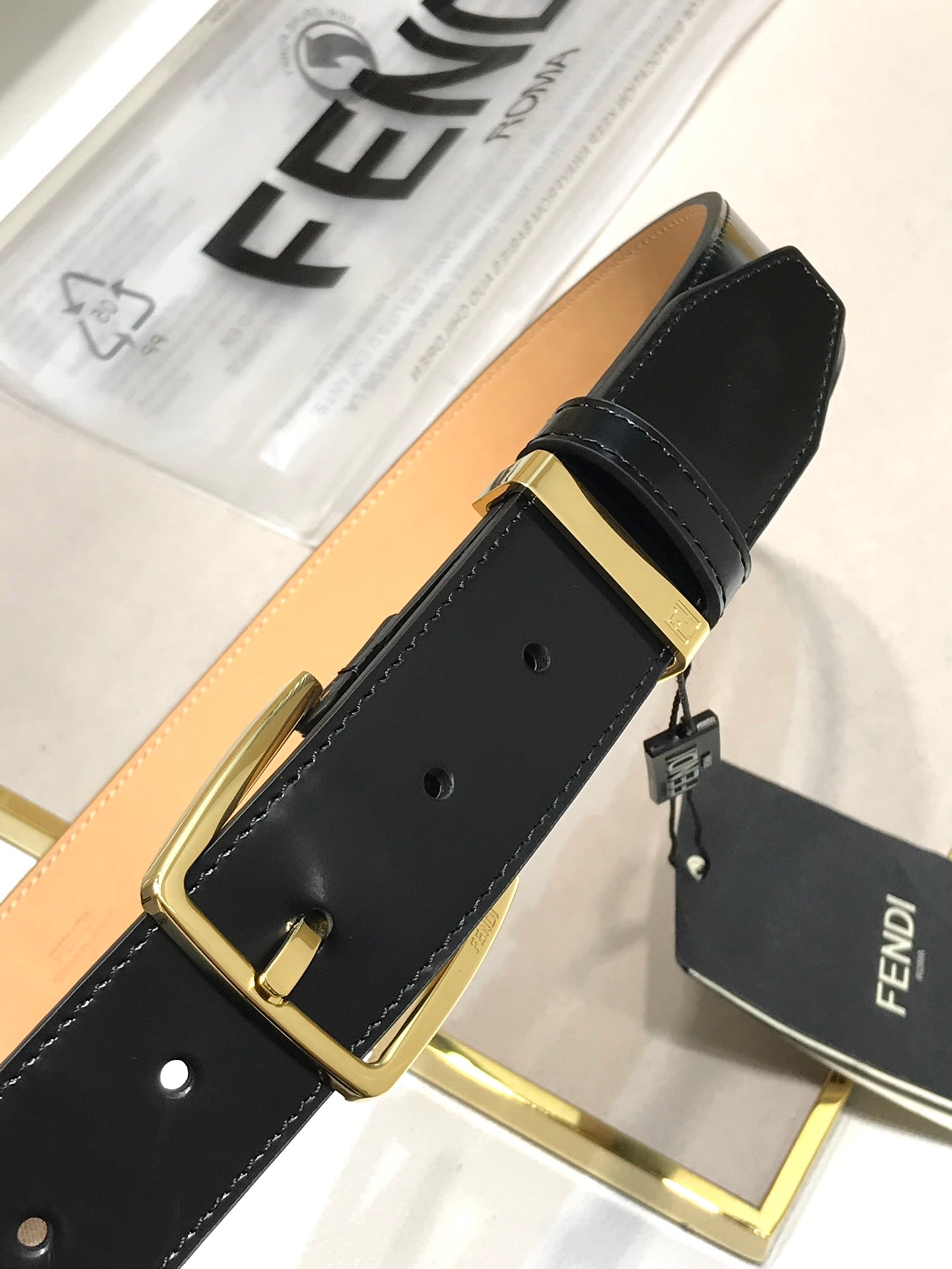 14F93PDE Stylish High quality belt With full package
