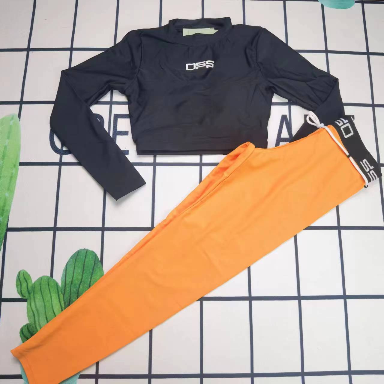 14A44YDE Stylish Long sleeve swimsuit