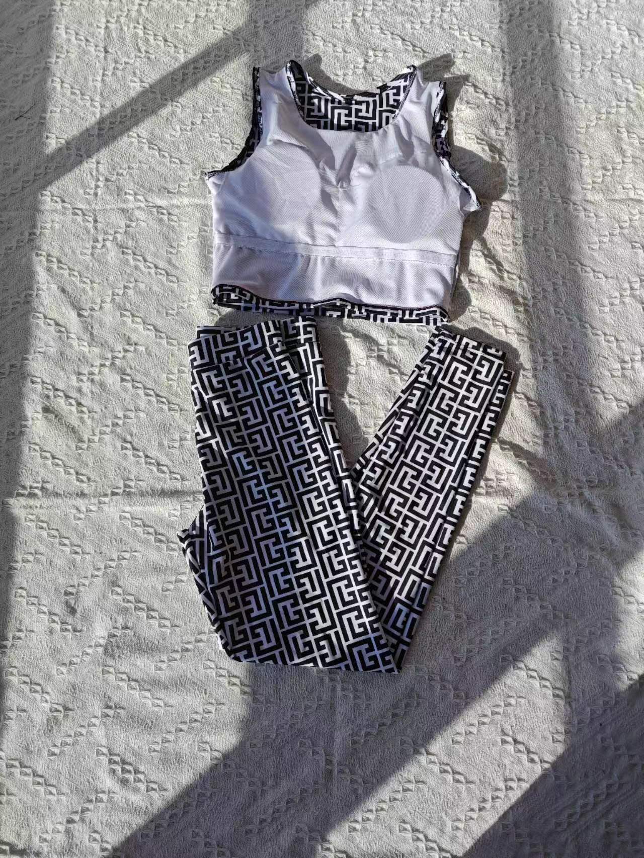 14V21YDE Stylish Long sleeve swimsuit